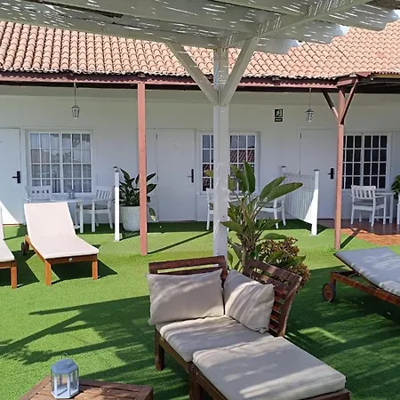 Flores فندق أذيخي