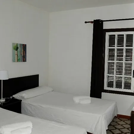 Otel Flores 4*